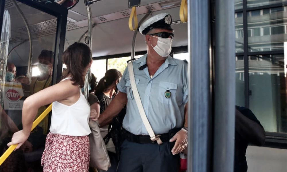 Εντείνονται τις επόμενες ώρες οι έλεγχοι για τη μη χρήση μάσκας